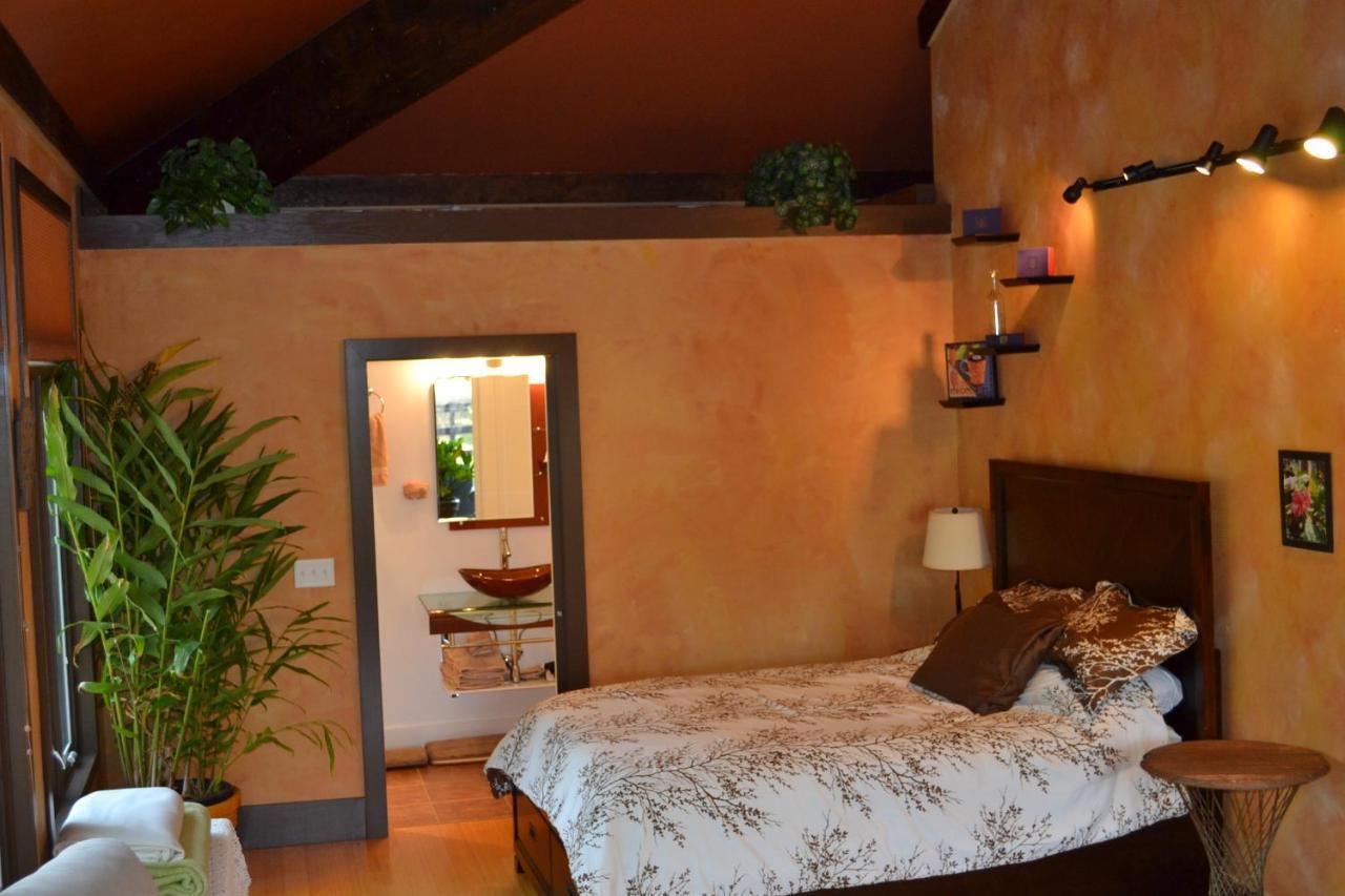 Glass House Winery Bed And Breakfast Earlysville Exterior photo